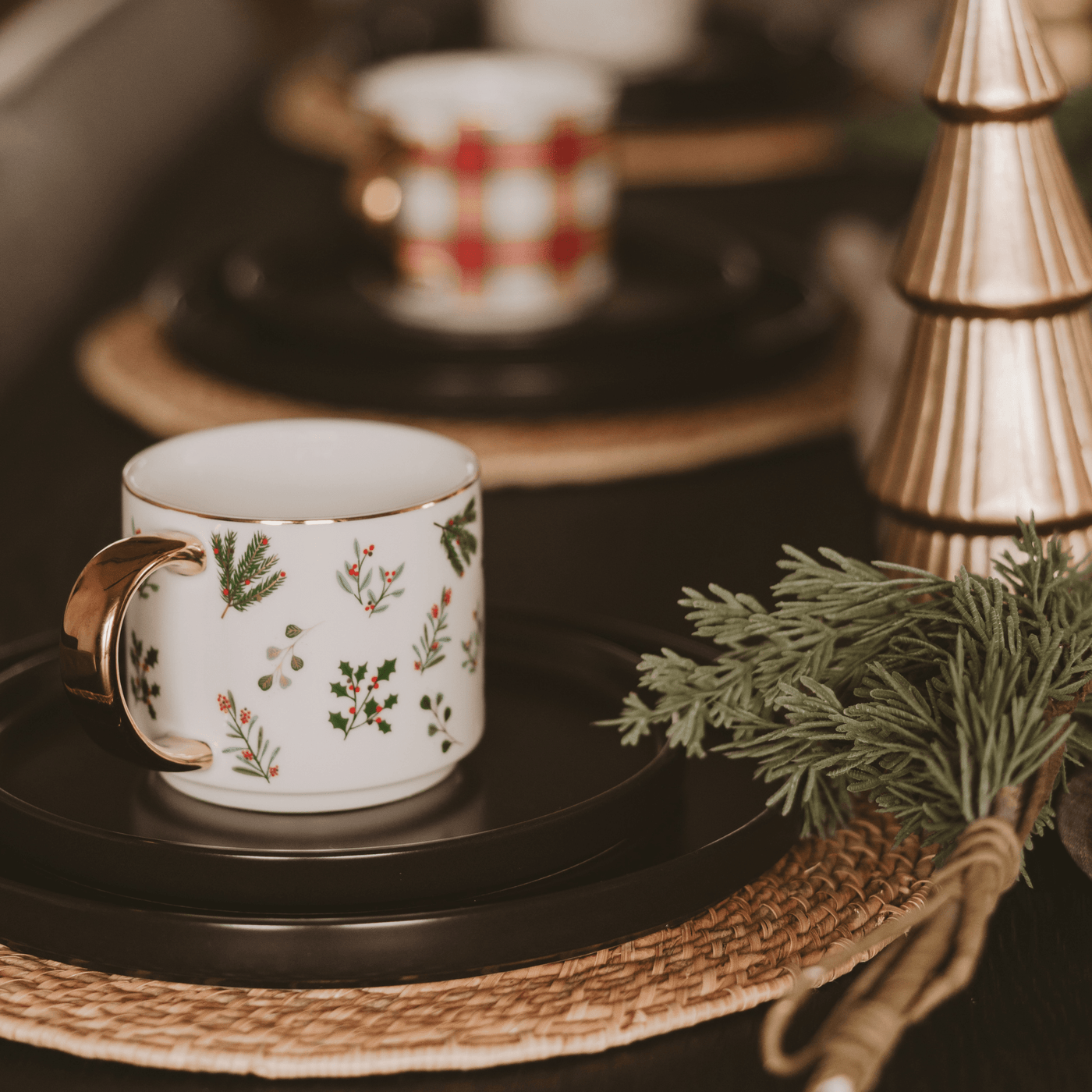 Holiday Greenery 14oz. Gold Handle Coffee Mug